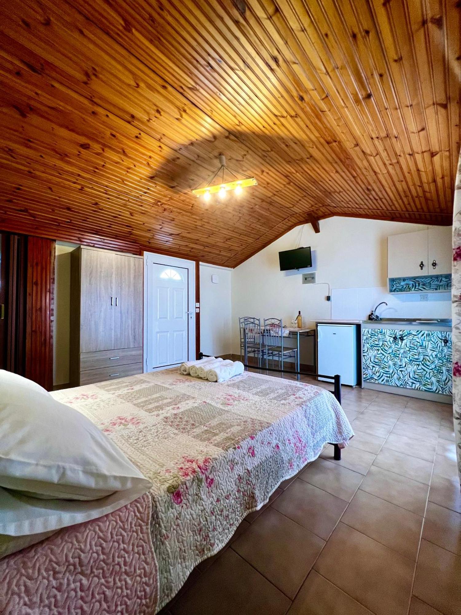 Ocean Front Studios 77 ลูร์ดฮาตา ภายนอก รูปภาพ